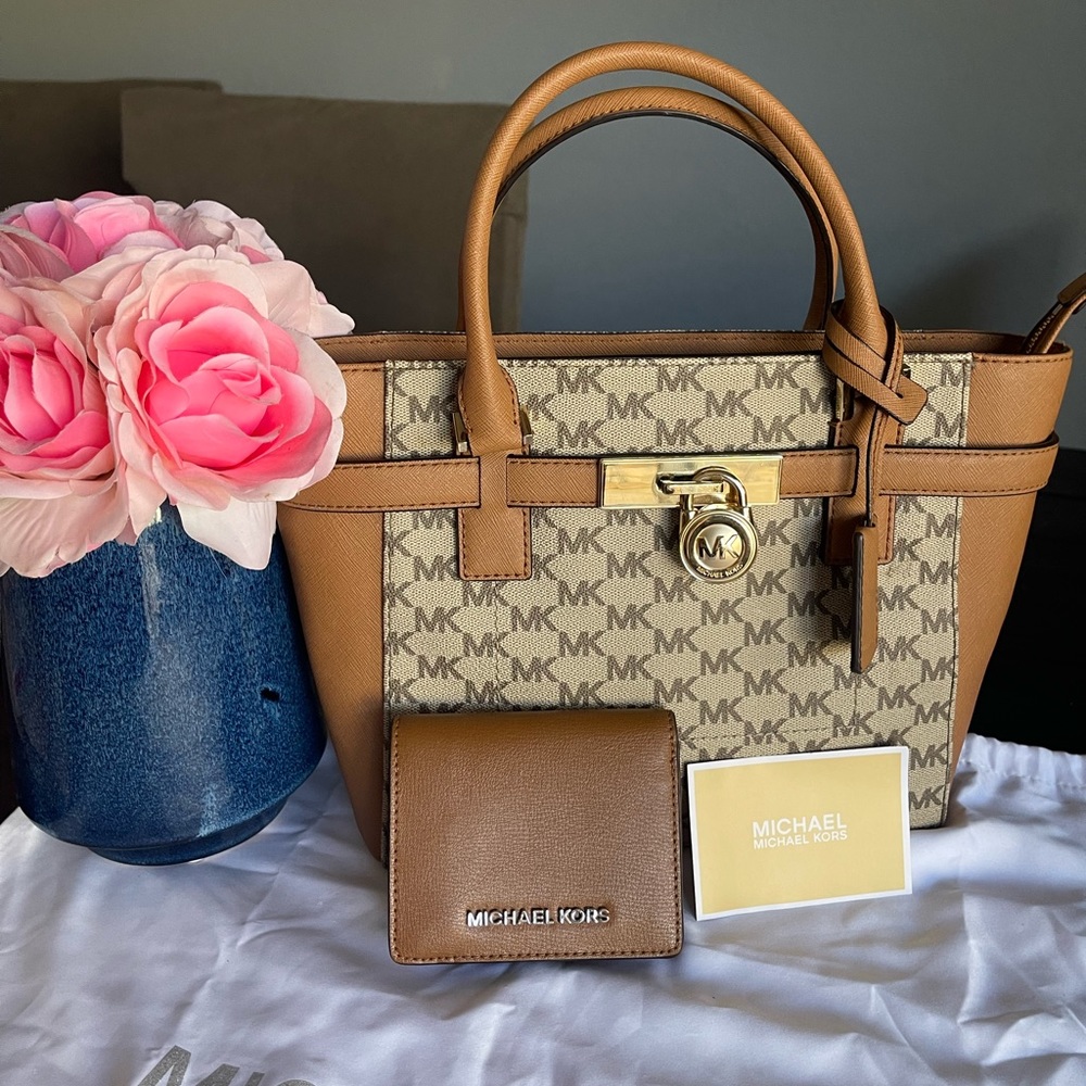 Michael Kors handbag and wallet good condition